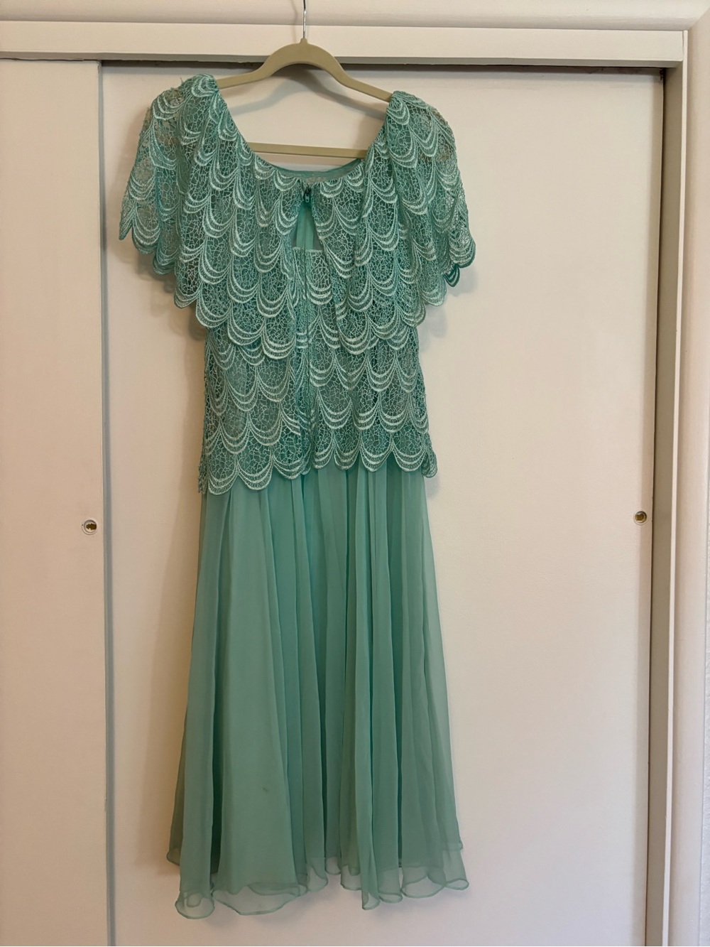Vintage-Inspired Seafoam Green Lace Overlay Maxi Dress - Picture 3 of 5